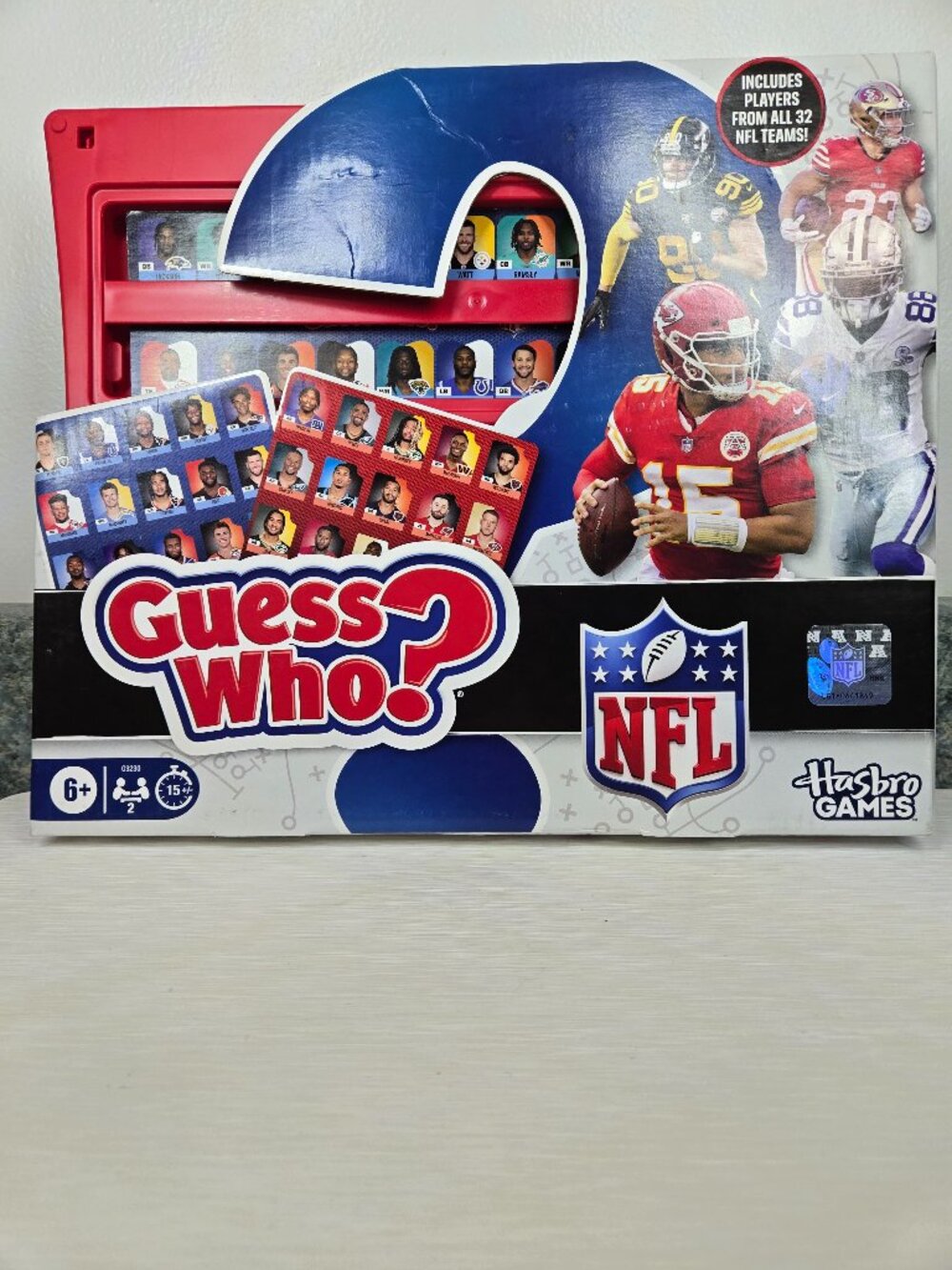 Guess Who? NFL Edition Board Game – Hasbro Games
